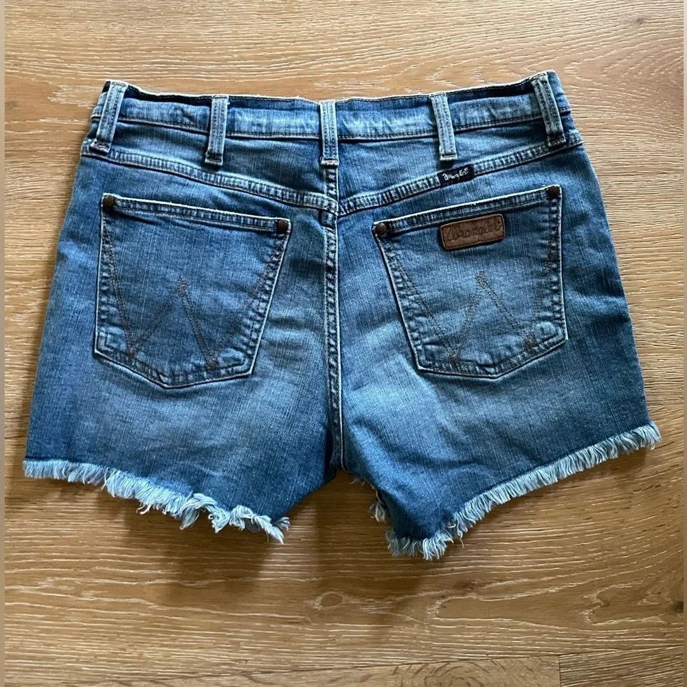 WRANGLER Western Jean Shorts 3" Raw Hem Cut Off Denim Sexy Rodeo Boho - Picture 2 of 7